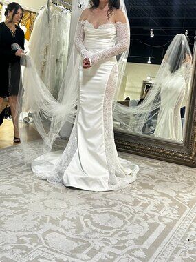 Eva Lendel Wedding Gown. BRAND NEW WITH TAG ATTACHED